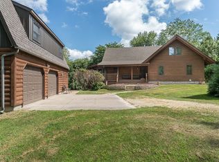 10692 North Ct, Anamosa, IA 52205