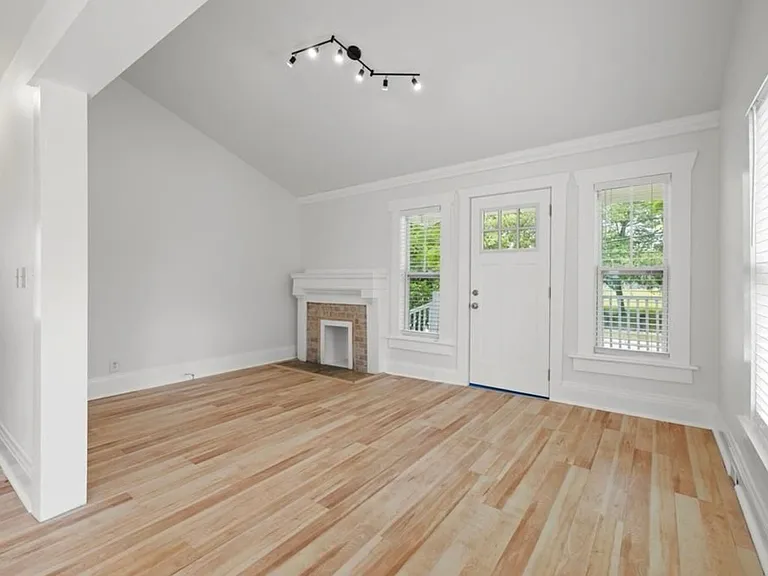 3011 N Ola Ave — Photo 3