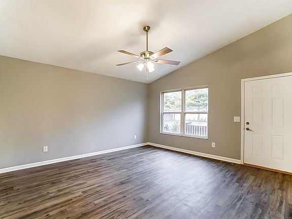 4th image of 4614 Yorkshire Dr