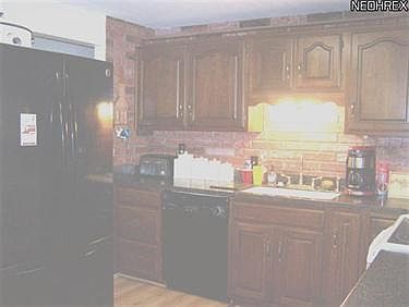 3rd image of 136 Camrose Dr