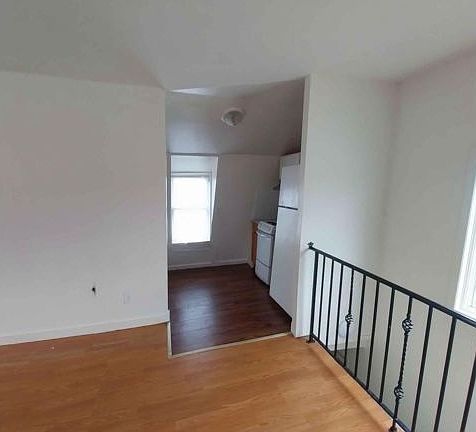 4th image of 429 Guy Lombardo Ave #B