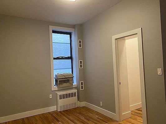 4th image of 102 E 116th St #C3
