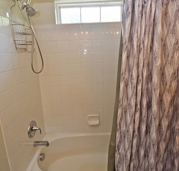 807 Croggan Cres — Photo 9