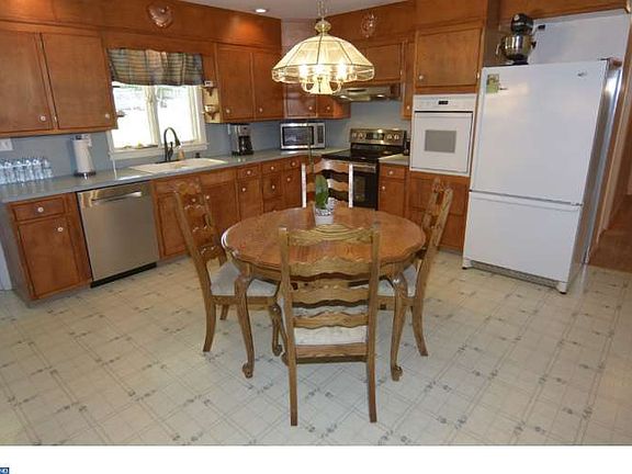 5th image of 163 Wernersville Blvd