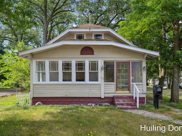 917 E Apple Ave, Muskegon, MI 49442