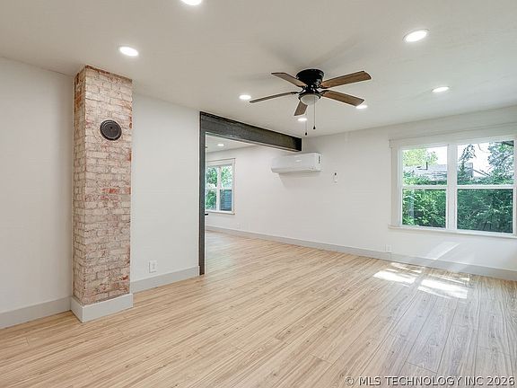 5th image of 531 N Crownpoint Dr