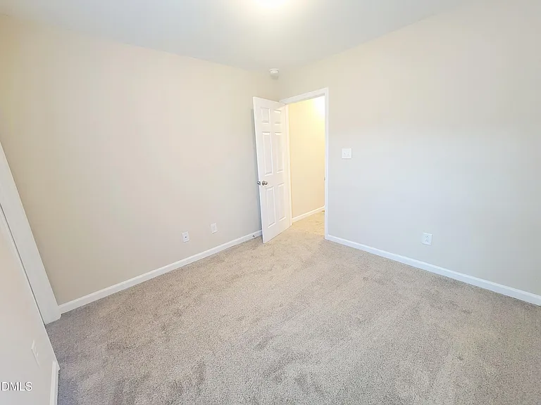 411 Whitehall Ct — Photo 35