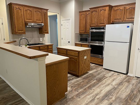 3rd image of 2724 Flint Rock Dr