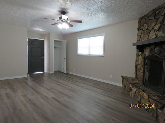 2nd image of 1002 W 18th Ln