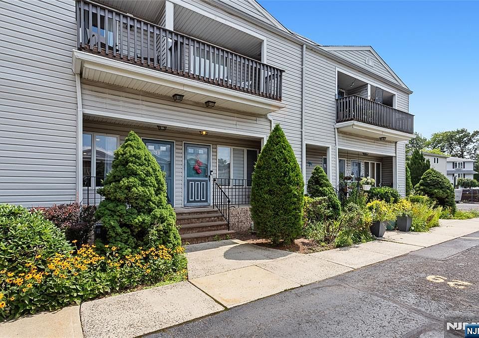 1st image of 31 Willow Wood Sq Unit 31