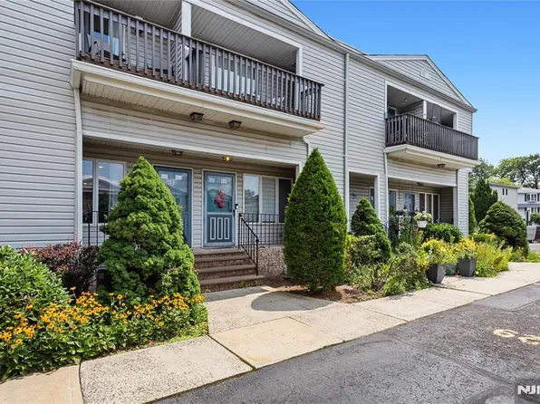 31 Willow Wood Sq Unit 31, East Rutherford, NJ 07073