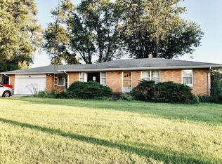 1802 Six Points Rd, Bloomington, IL 61705