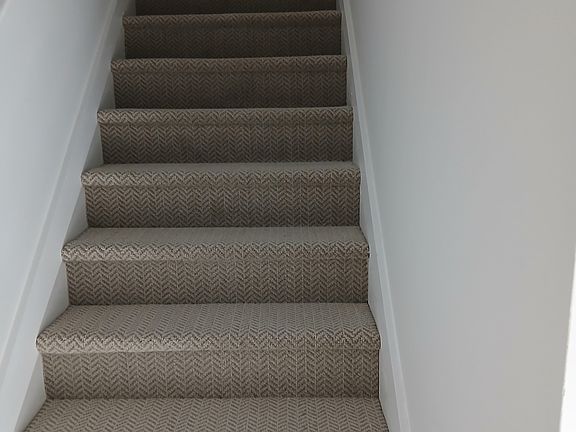 4th image of 829 Store House Ct APT B