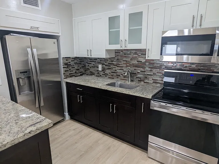 631 SE 3rd Pl — Photo 3