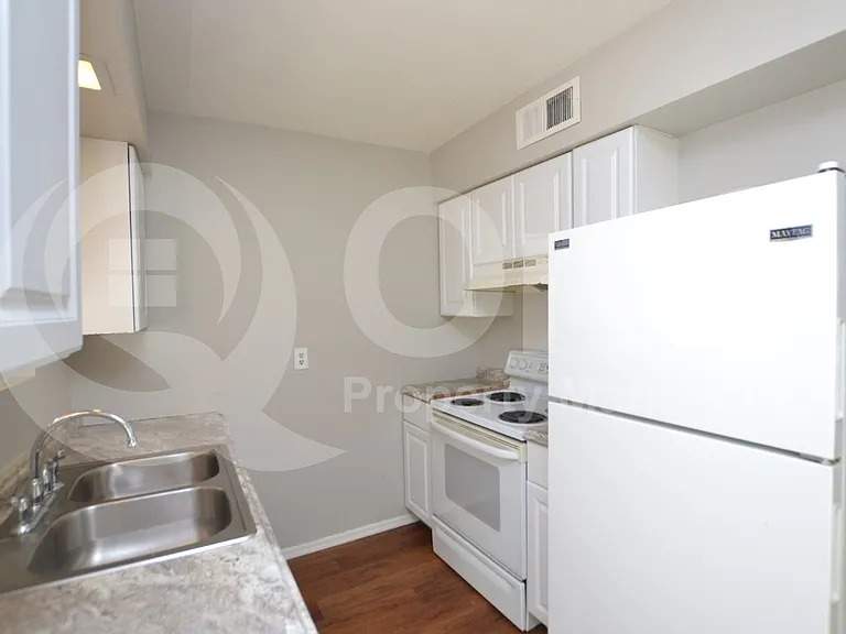 2201 W Belmont Ave #4 — Photo 6