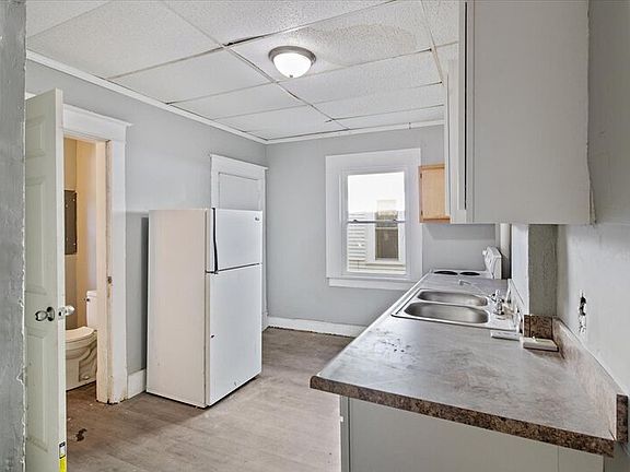 2nd image of 3502 N Kenwood Ave #1