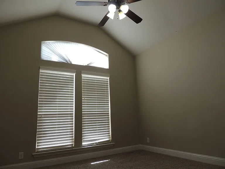 3221 Marksburg Ave — Photo 24
