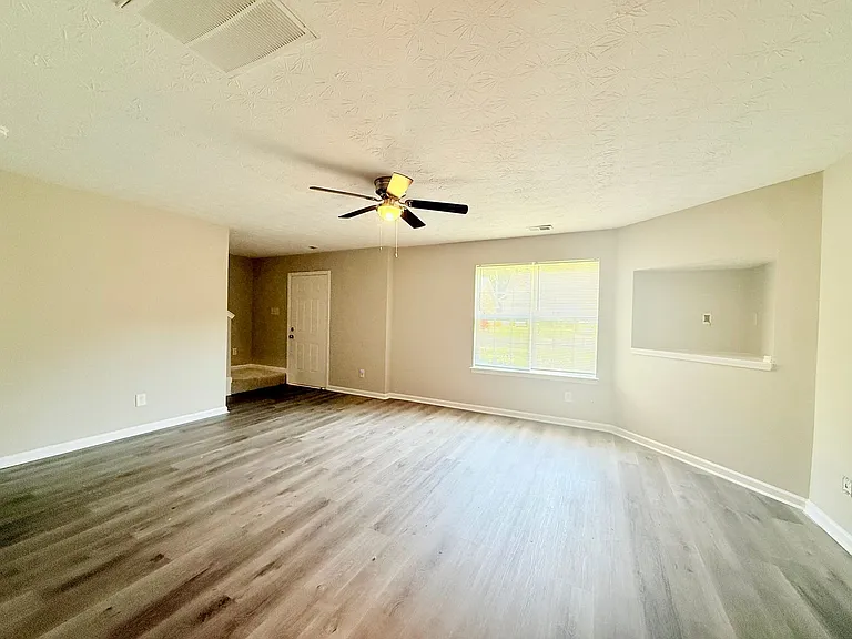 4113 Parkdale Dr — Photo 3