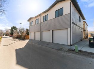 758 Coopland Cres #3, Kelowna, BC V1Y2V1