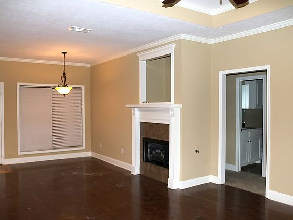 2nd image of 580 Oak Park Cir