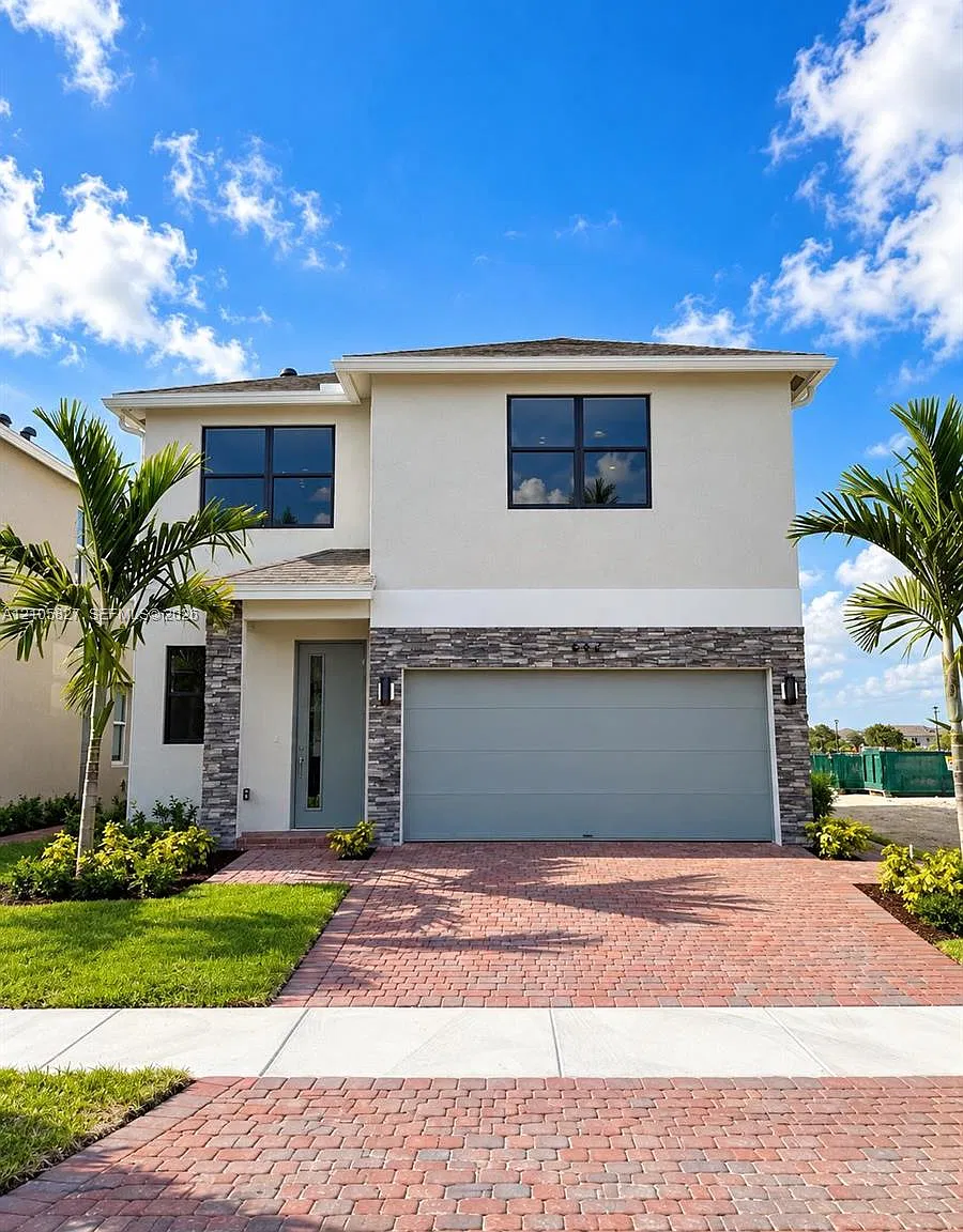 4 bed, 2.5 bath, $3,850 — Photo 1