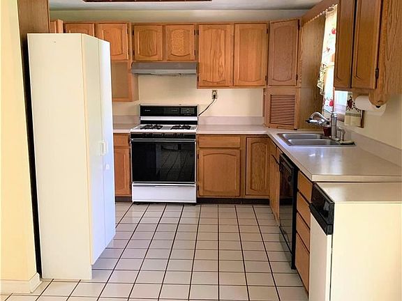3rd image of 4321 Amblewood Ln