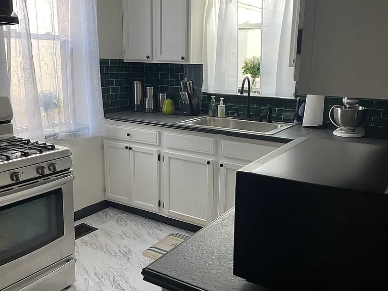 363 Groves Ct #2 — Photo 5