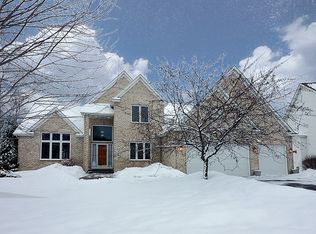 8813 Heatherton Ridge Dr, Savage, MN 55378