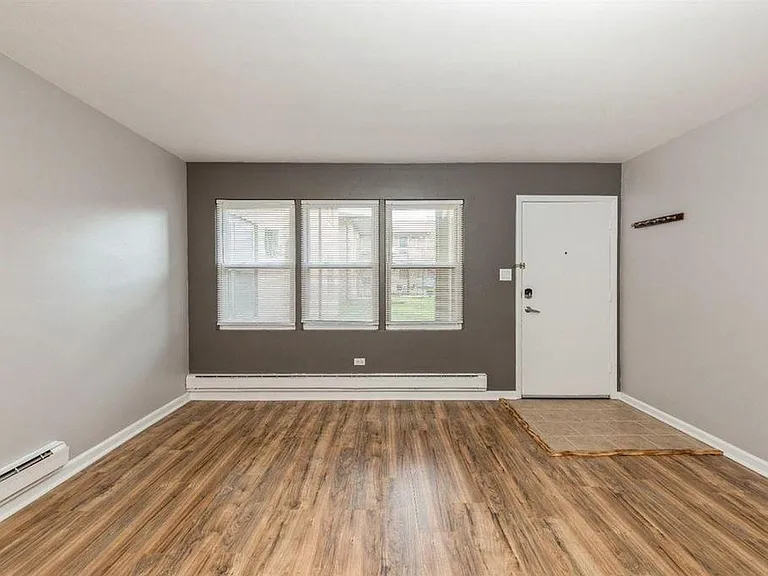 8841 Schneider Ave — Photo 2