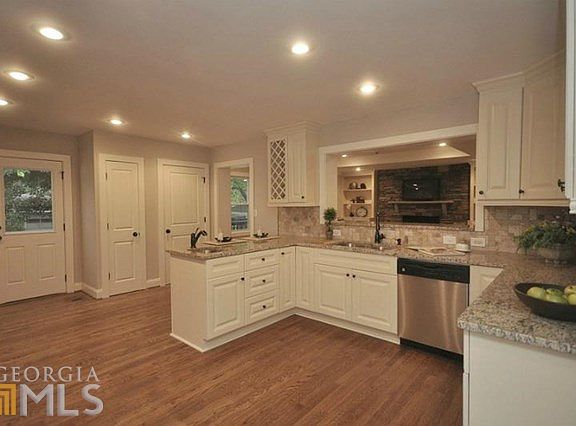 3rd image of 1190 Pinedale Dr SE