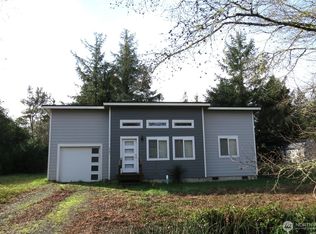 905 Wawona Ave SW, Ocean Shores, WA