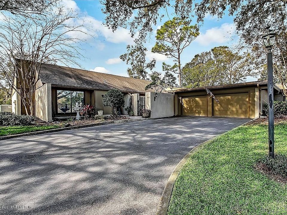 Welcome to 10023 Leisure Ln N