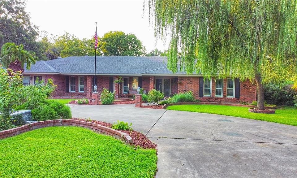 1514 W Lake Dr, Taylor, TX 76574 Zillow