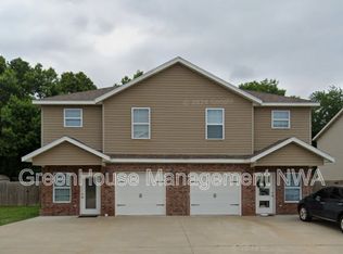 818 Baker St NW, Gravette, AR 72736