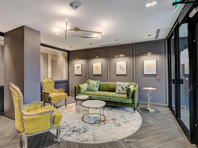 405 Dundas St W #520 — Photo 17
