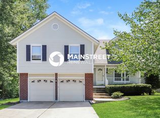 3545 SW Harbor Cir, Lees Summit, MO 64082
