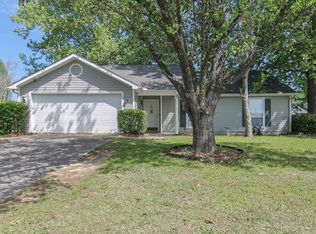 604 Gateway Dr, Bonaire, GA 31005