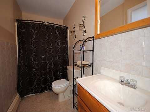 5th image of 208 Herbert Ave