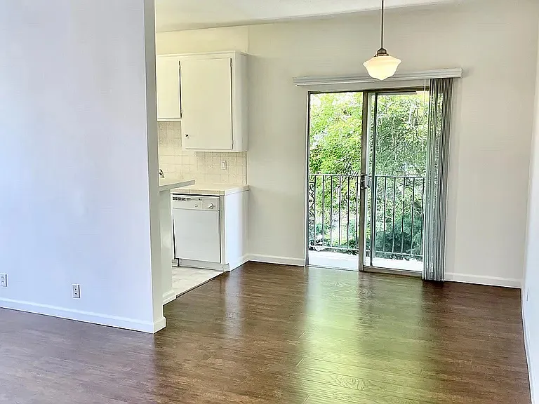 1337 N Gardner St #6 — Photo 5