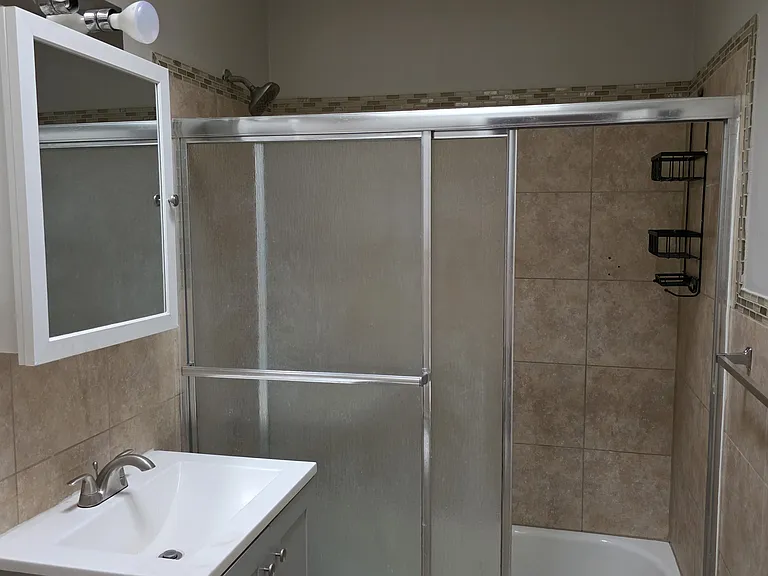 2319 Benson St #2 — Photo 15