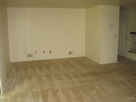 4th image of 609 Spruce Hills Dr
