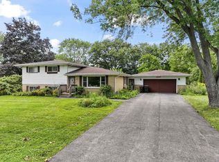 2257 Shannondale Dr, Libertyville, IL