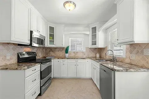 2 bed, 960 sqft, $2,100 — Photo 2
