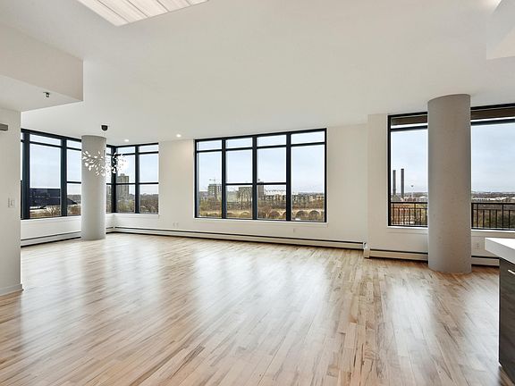 2nd image of 215 10th Ave S Unit 613