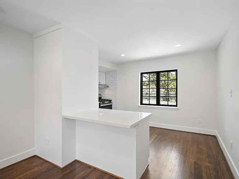 520 Lovett Blvd #2D — Photo 9