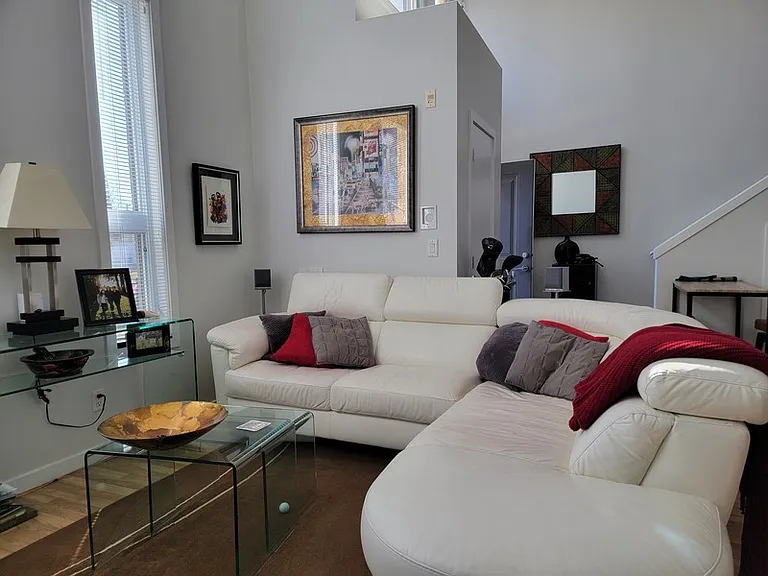 1550 Dickson Ave #6 — Photo 1