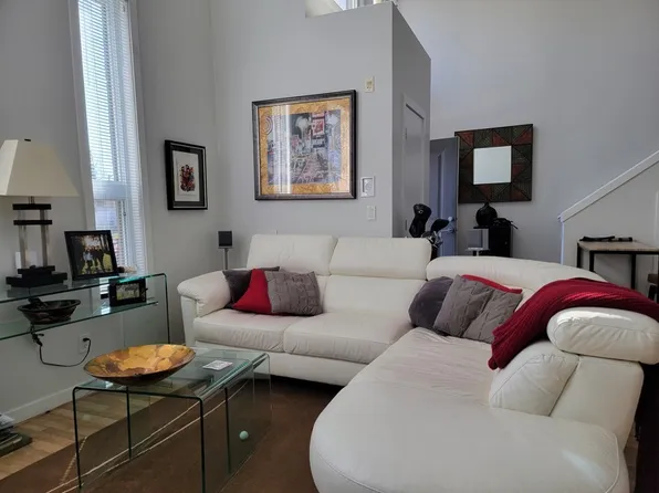 1550 Dickson Ave #6, Kelowna, BC V1Y 9Y8