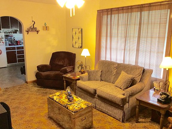 5th image of 143 Bolton Ave