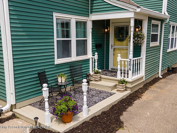 3rd image of 204 W Jefferson St