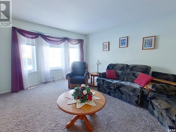 5th image of 916 103rd Ave